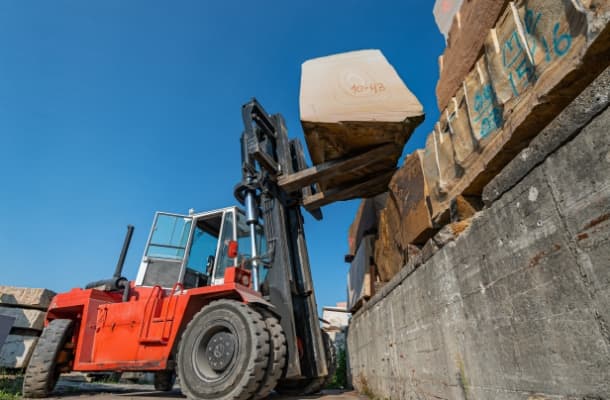 Verladen vor Ort - Natursteinwerk Max Böse